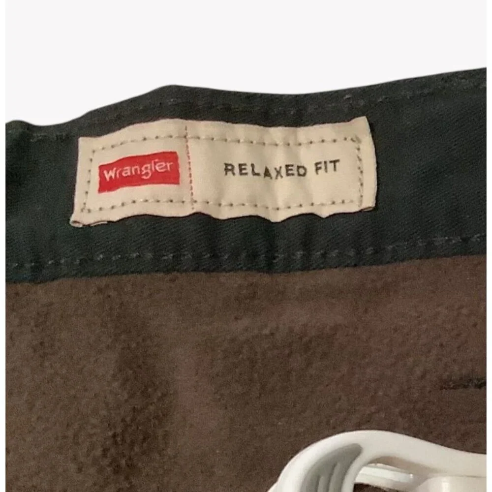 NWT Wrangler Five Star Relaxed Fit Cargo Pants Fleece Lined Black 34 x 32 - Picture 4 of 11